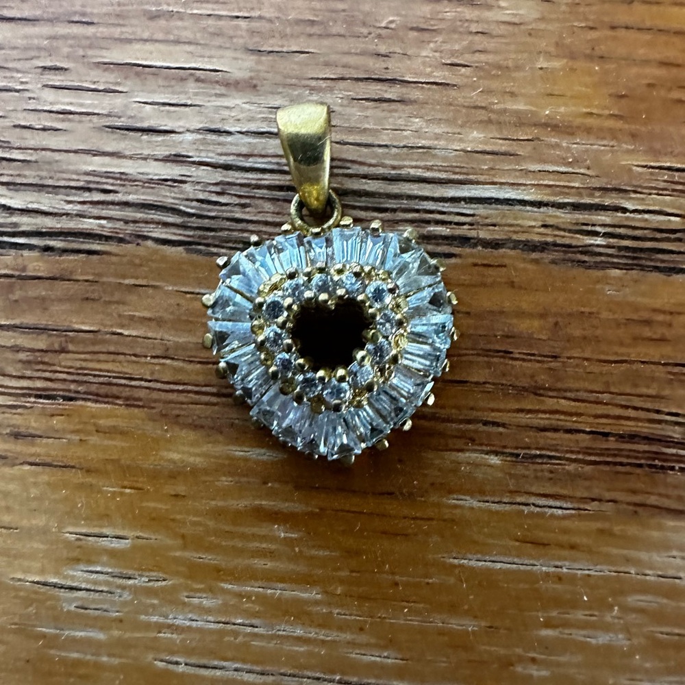 Elegant Gold Heart Pendant
